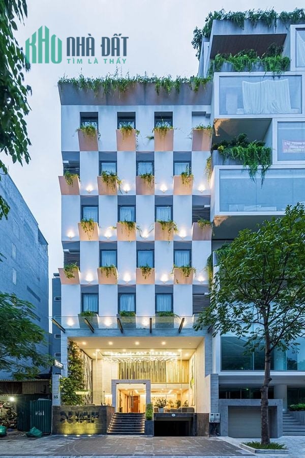 Bán khách sạn 4 sao TRẦN THÁI TÔNG, CẦU GIẤY, 170m2, MT 9m, Thuê 3 tỷ/năm, Giá 74 tỷ