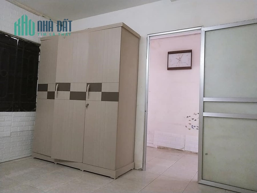 Bán nhà Cổ Nhuế, Bắc Từ Liêm  42m, cấp 4, MT 4.8m, giá 2 tỷ 950 triệu. đầu tư.