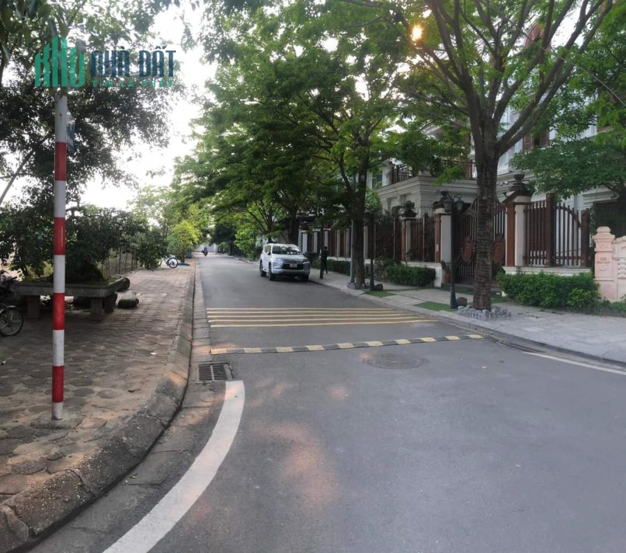 BÁN NGÔI BT SONG LẬP VÍP TẠI ĐẶNG XÁ LONG BIÊN 450M2, 3TẦNG MẶT 18M, CHỈ 35TY. 0589593999…