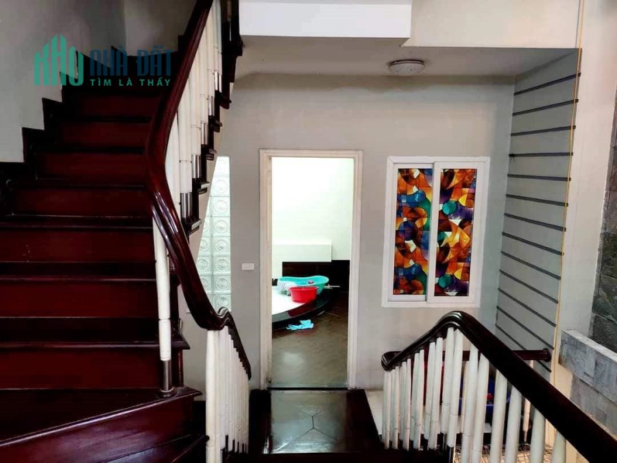 Nhà Hoàng Ngân, TT Cầu Giấy, diện tích 68m2 x 5 tầng, cách 2 nhà ra phố, 4 ngủ khép kín