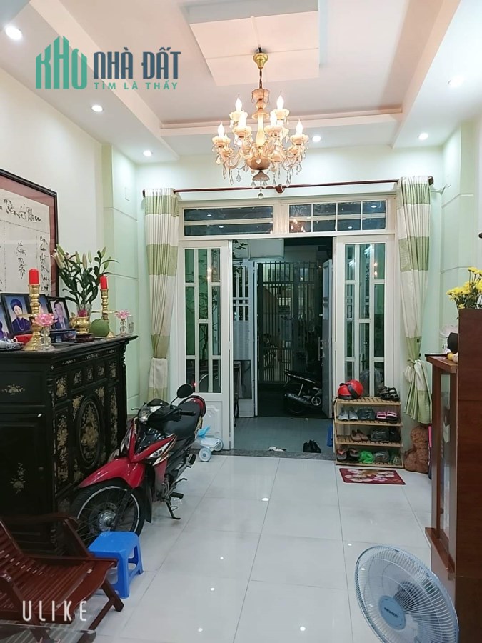 Bán nhà HXH thông Lạc Long Quân, kế bên chợ vải Tân Bình, 50m2, 3 tầng mới tinh, chỉ nhỉn 5 tỷ.