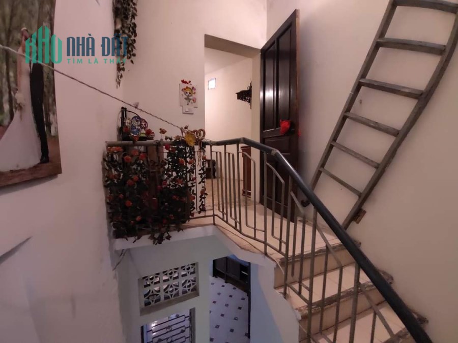 NHÀ DIỆN TÍCH 40,5 M -TRUNG TÂM ĐỐNG ĐA - BA BƯỚC RA VĂN MIẾU - BÁN ĐẤT TẶNG NHÀ - HƠN 2 TỶ