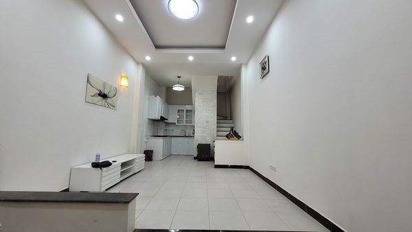 BÁN NHÀ VÀI MÉT RA PHỐ LĨNH NAM, SĐCCRB, 30m2 x 5T x 3.2m MT GIÁ 3.5 TỶ