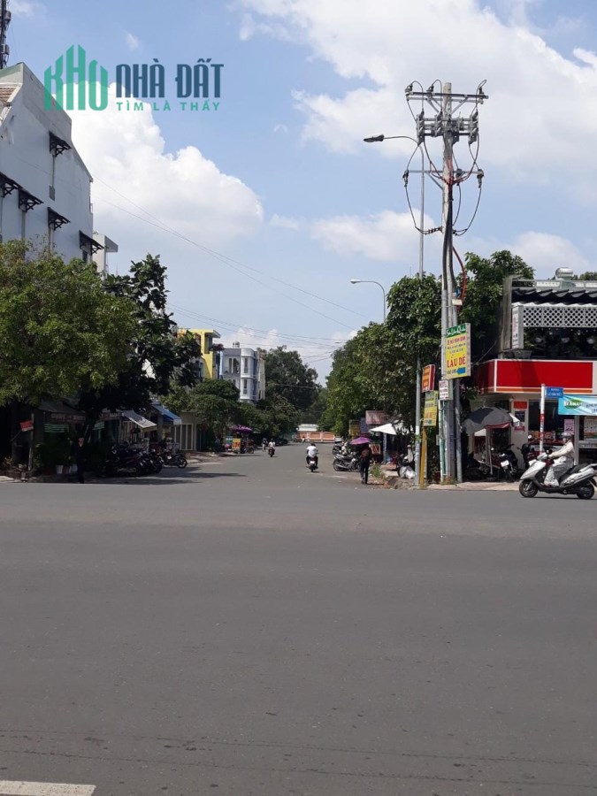 Nhà mặt tiền đường 449 tăng nhơn phú A, diện tích 72m đúc 3 lầu vị trí vàng