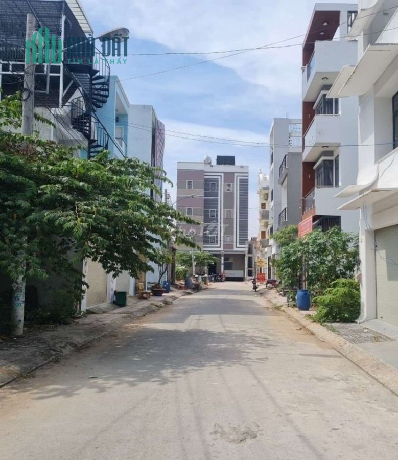 Nhà đẹp giá rẻ dt lớn 75,6m2, xe hơi tránh, gần Khu Him Lam, quận 7, lh 0989149953