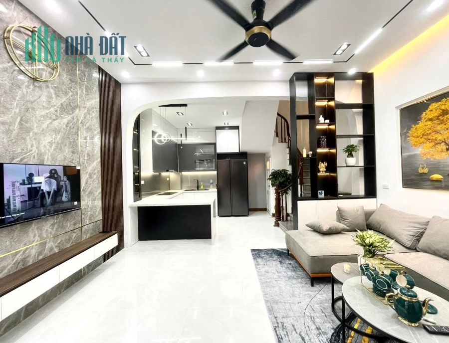 Bán nhà phố Trương Định, 37m2, gần ô tô, ngõ trước nhà thoáng.