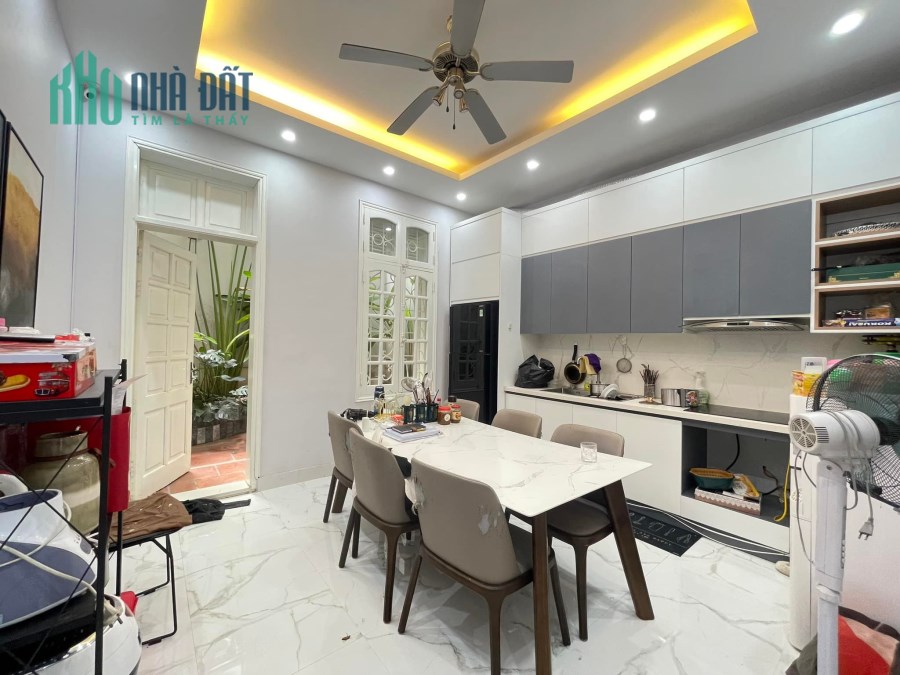 Bán nhà Trường Chinh, Sát phố, 3 Ô Tô tránh, Kinh doanh, 100m2, MT 5m, 19 tỷ TL