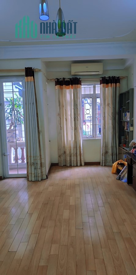 Nhà Hoàng Cầu, quận Đống Đa, 67m2 x 5 tầng, ô tô 7 chỗ qua nhà, an sinh tuyệt vời
