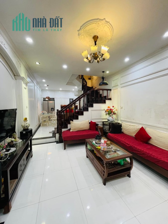 Bán nhà Thái Hà, 60m2 x 4 tầng, ô tô đỗ cổng, không gian xanh sạch đẹp, giá 9.9 tỷ