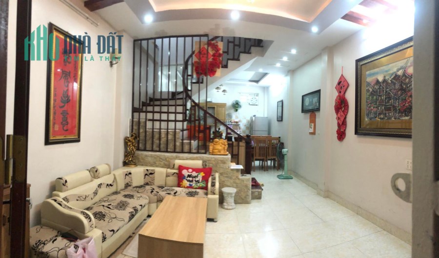 Bán nhà Đào Tấn, Ba Đình, 40m2, 5 tầng, MT 4.2m, giá nhỉnh 5 tỷ, nhà đẹp ở luôn.