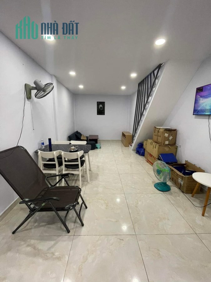 CHÍNH CHỦ CẦN BÁN, NHÀ NGAY CHỢ 200, Q4, DT 50M2. LH: 0981868808 / 0901611116