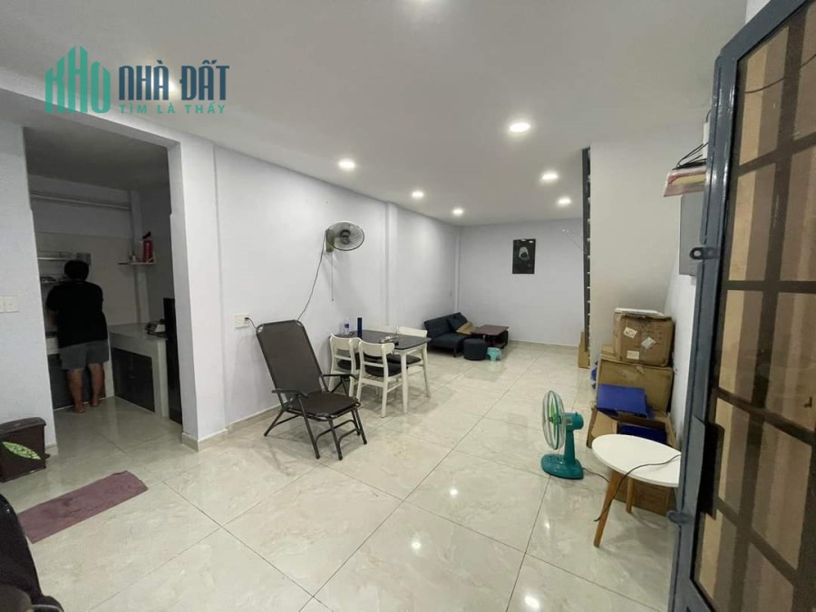CHÍNH CHỦ CẦN BÁN, NHÀ NGAY CHỢ 200, Q4, DT 50M2. LH: 0981868808 / 0901611116