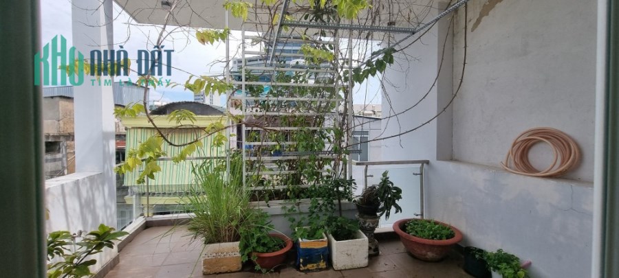 Nguyễn Trọng Tuyển,P8, MT 4,2M,OTO vào nhà, rộng 84m2, nhà mới ở ngay.