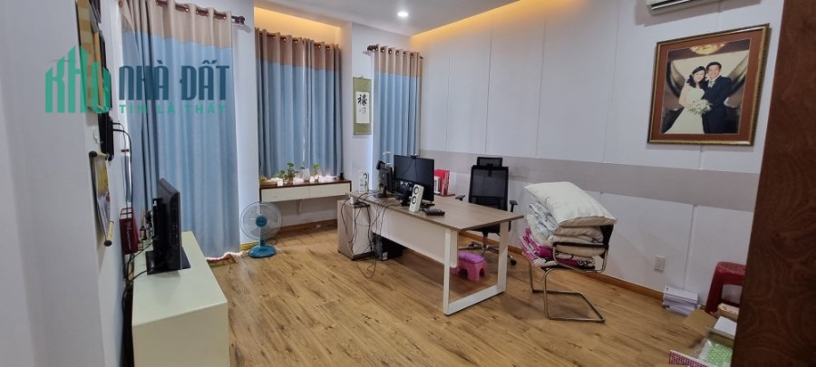 Nguyễn Trọng Tuyển,P8, MT 4,2M,OTO vào nhà, rộng 84m2, nhà mới ở ngay.