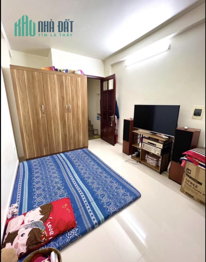 1.85 TỶ, CÁCH PHỐ ĐÊ LA THÀNH 20M, NHÀ ĐẸP 4 TẦNG 2 NGỦ, Ở LUÔN