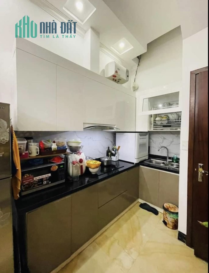1.85 TỶ, CÁCH PHỐ ĐÊ LA THÀNH 20M, NHÀ ĐẸP 4 TẦNG 2 NGỦ, Ở LUÔN