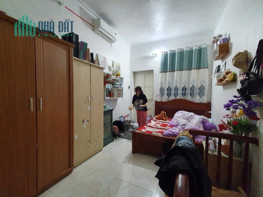 Bán nhà Trường Chinh, lô góc, 30m2 x 3Tầng , ở ngay! Cách phố 50m, giá 2.8 tỷ.