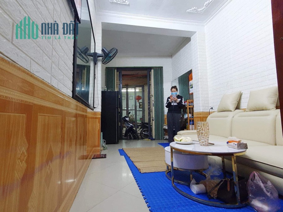 Bán nhà Trường Chinh, lô góc, 30m2 x 3Tầng , ở ngay! Cách phố 50m, giá 2.8 tỷ.