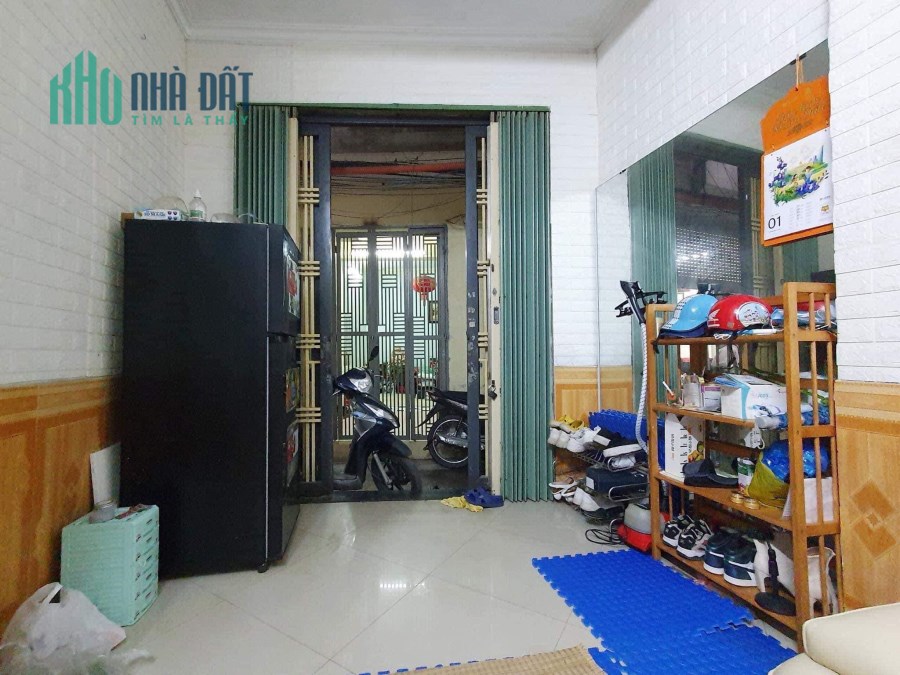 Bán nhà Trường Chinh, lô góc, 30m2 x 3Tầng , ở ngay! Cách phố 50m, giá 2.8 tỷ.