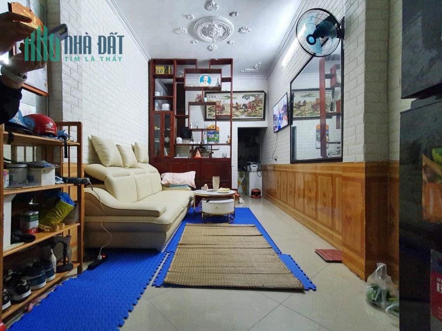 Bán nhà Trường Chinh, lô góc, 30m2 x 3Tầng , ở ngay! Cách phố 50m, giá 2.8 tỷ.