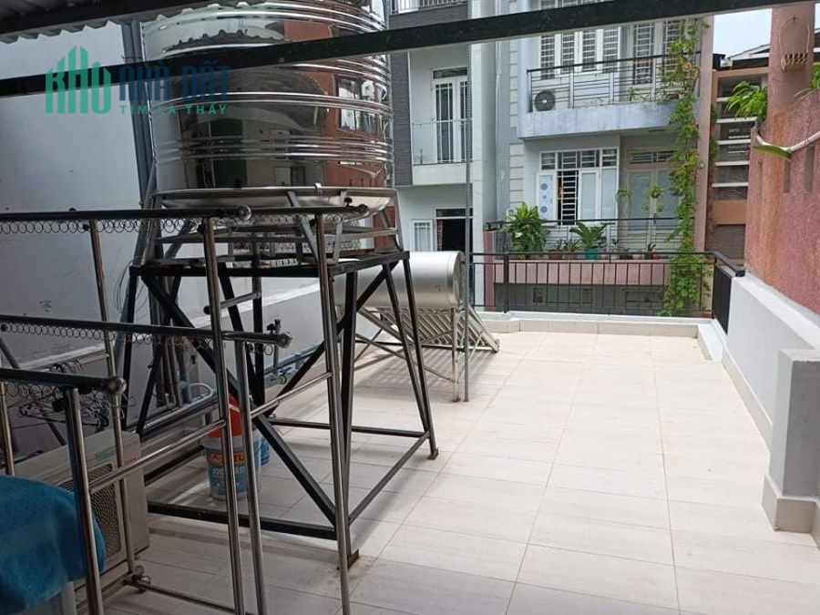 Mặt tiền sát vách Quận 10 Diện tích 3.7x11 4 tầng mới ở ngay. Chỉ 8ty3  LH 0938061929