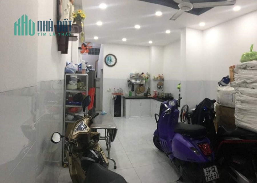 Mặt tiền sát vách Quận 10 Diện tích 3.7x11 4 tầng mới ở ngay. Chỉ 8ty3  LH 0938061929