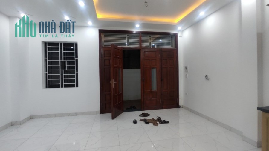 Bán gấp nhà Tổ4 La Khê, Hà Đông, nhà mới kính koong, DT:42m2, 4T Nhỉnh 4 tỷ.