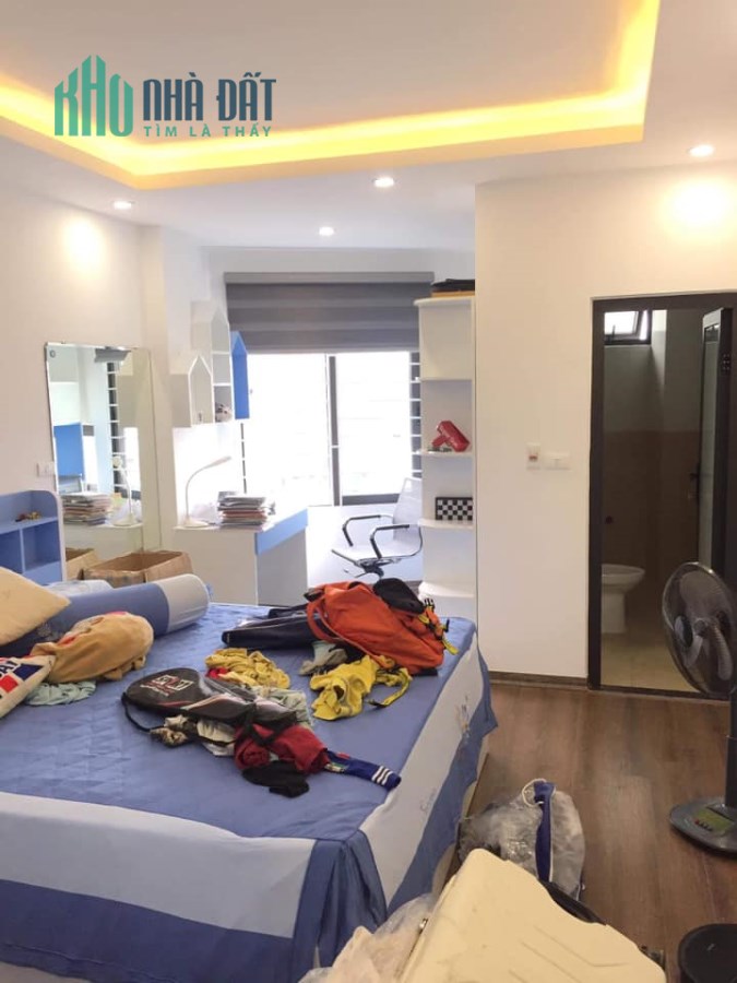 Bán toà nhà CCMN Nguyễn Khánh Toàn, 120m2 x 9Tầng, Thang máy, Gara, doanh thu 180Tr