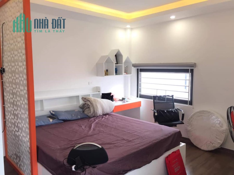Bán toà nhà CCMN Nguyễn Khánh Toàn, 120m2 x 9Tầng, Thang máy, Gara, doanh thu 180Tr