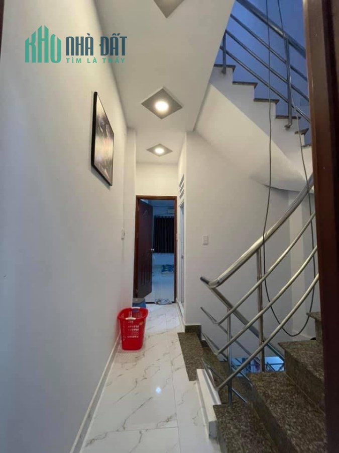Hạ giá bán gấp nhà Trường Sa 39m2, 3 tầng, 3x13m, nhỉnh 6 tỷ