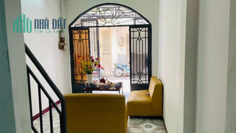 Giá cực sốc nhà mặt hẻm xe tải tránh 27m2 Lạc Long Quân, chỉ hơn 4 tỷ