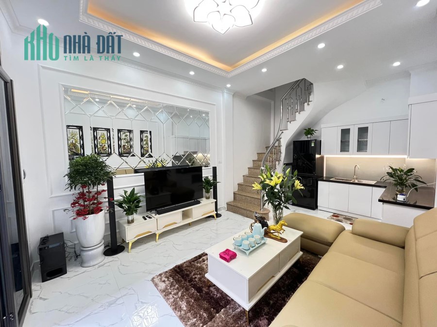 Bán nhà đường Kim Giang, gần Chợ, Trường học,. ô tô đỗ cửa, 50m2, 5 tầng, 5.9x tỷ.