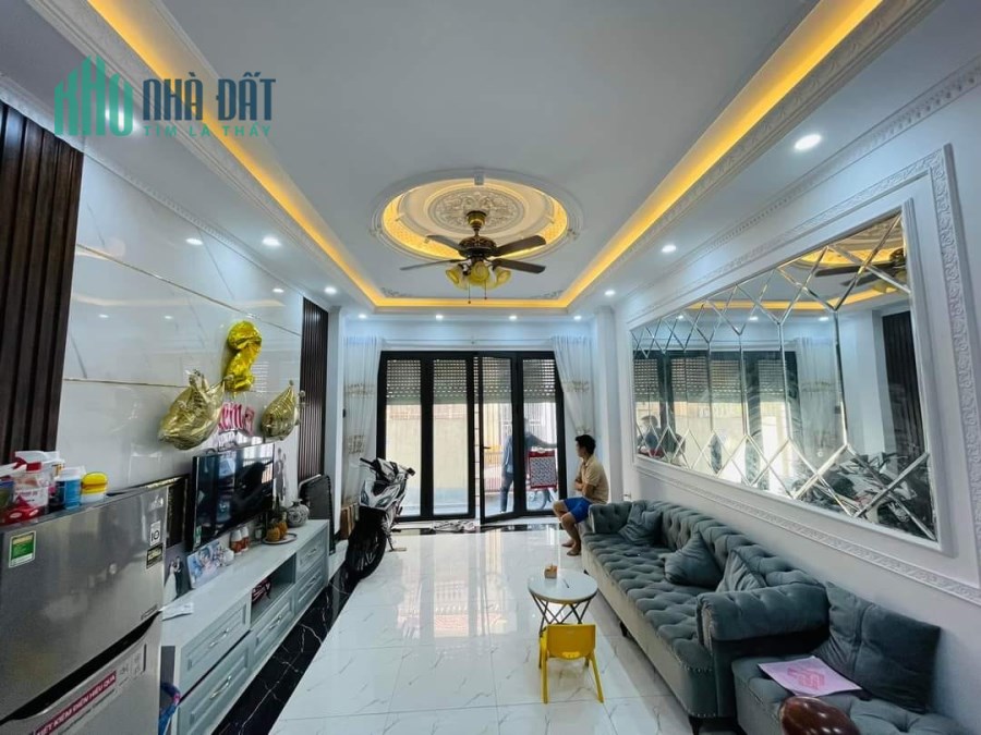 Hộ khẩu Cầu Giấy - Trung tâm - Tiện ích - Nhà Mới - 35m2 - Nhỉnh 5 tỷ