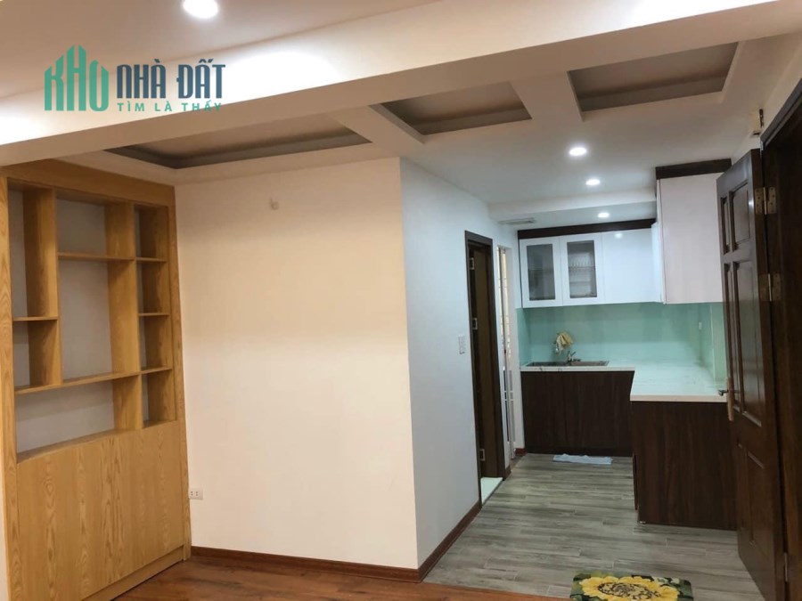 Cần bán gấp CH tập thể tầng 1 Vĩnh Hồ, Thái Thịnh giá 2 tỷ, 50m2, NT cơ bản