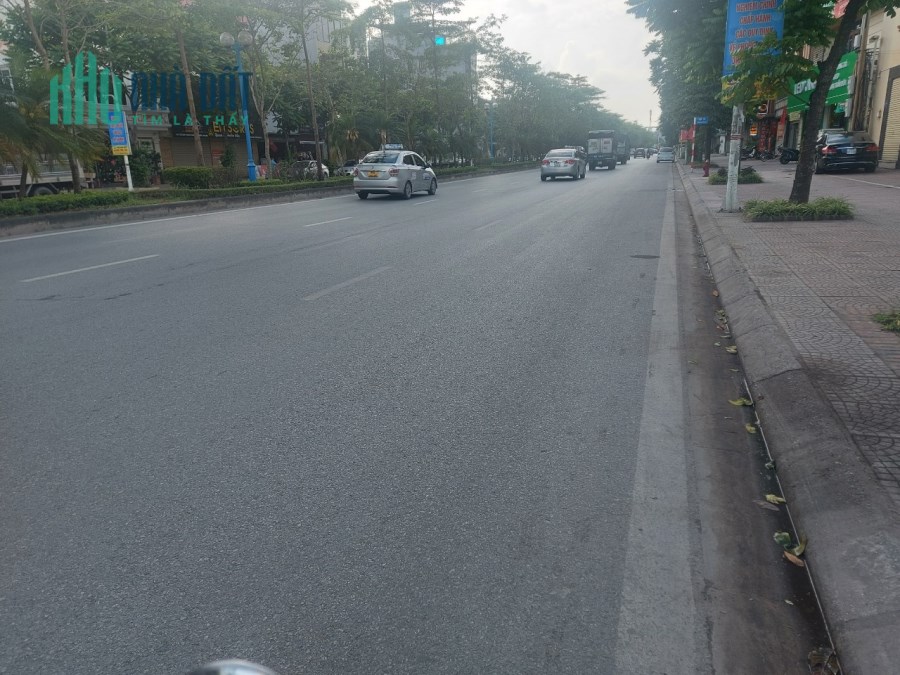 bán đất mặt phố Cổ Linh, Long Biên, Hà nội diện tích 111m, mặt tiền 6.5m kinh doanh tốt.
