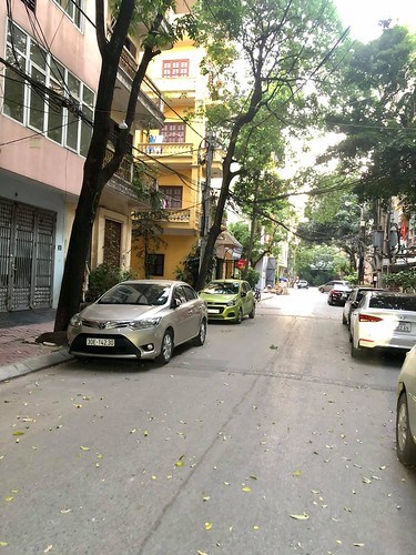 Bán mảnh đất 2 mặt tiền siêu hiếm phố Nghĩa Đô, 180m2 x MT 14m. 36 tỷ, 2 ô tô tránh, KD.