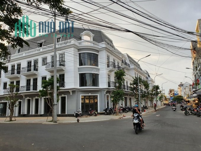 Chú tôi ở KonTum cần tiền bán gấp lô đất 180m2 giá sụp hầm 640 triệu gần VinCom ShopHouse