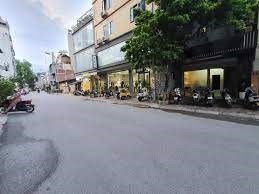 Mặt phố Nguyễn Hy Quang – Hoàng Cầu, 42m2, vỉa hè rộng, kinh doanh đỉnh, giá 12.9 tỷ.