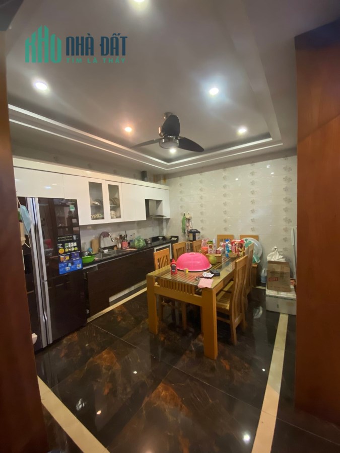 Bán nhà Hoàng Ngân, Cầu Giấy, 50m2 x 5 tầng, gara ô tô, kinh doanh, an sinh tuyêt vời