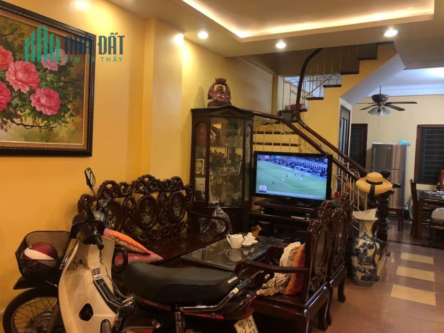 Tôi cần bán gấp nhà Mới ngõ 121 Kim Ngưu giá 7.79 tỷ, 85m2, Oto đỗ, KD tốt.