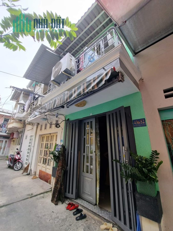 NHÀ MỚI 2 LẦU, NGUYỄN TẤT THÀNH, Q4, HẺM XE HƠI, CHỈ 4,2 TỶ, LH: 0901611116