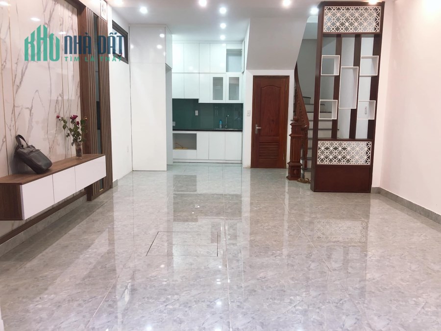 Bán nhà phố Phan Đình Giót gần Ngã Tư Sở, 40m2, gần ô tô, ngõ trước nhà thoáng, rộng.