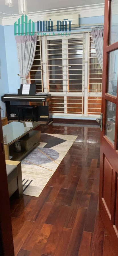 Cần tiền bán gấp nhà Trần Quốc Hoàn 48m2, 6T, phân lô, 2 mặt ngõ ô tô tránh,gara ô tô, 10.5 tỷ