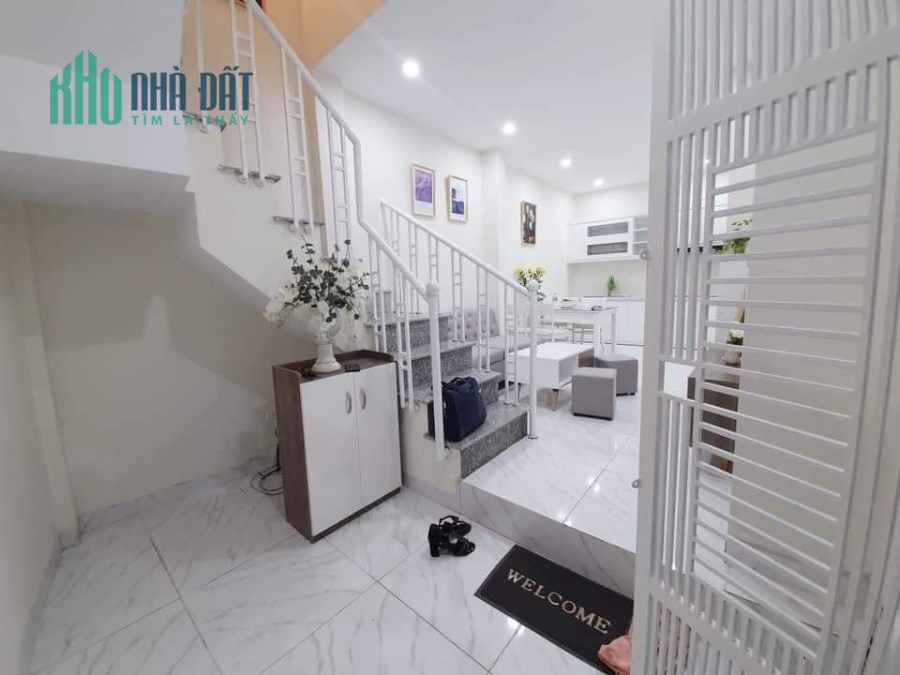 Chính chủ Bán nhà Quận Hoàng Mai giá, ô tô, 46M x 5T, nhỉnh 4 tỷ. LH 0975149605
