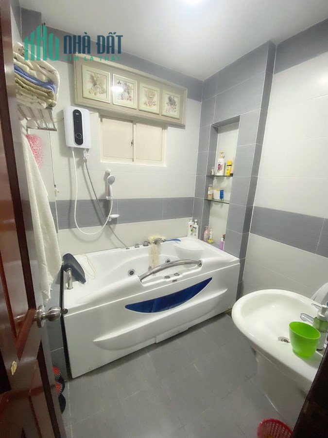 Chính chủ bán nhà mới ở ngay, HXH thông, kế HIM LAM, quận 7, giá chỉ 3,3 tỷ,lh 0989149953