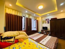 Bán nhà đường Lĩnh Nam, ô tô, 46M x 4T,Giá chỉ 2 tỷ. LH 0975149605