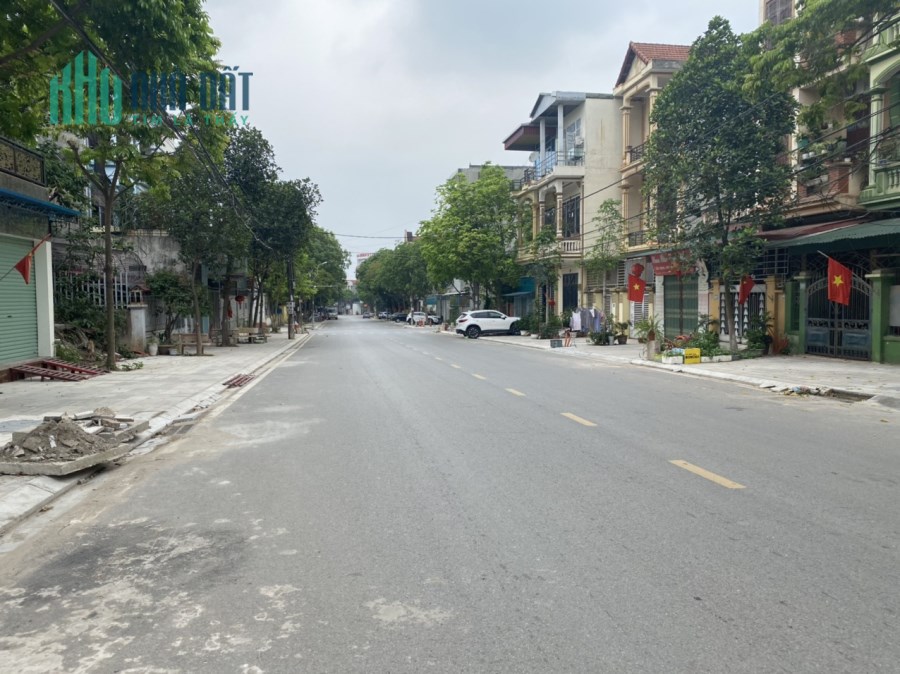 Bán 162m2 mặt đường Phan Chu Trinh, Khai Quang, Vĩnh Yên giá: 56tr/m2.Liên hệ: 0986.454.393