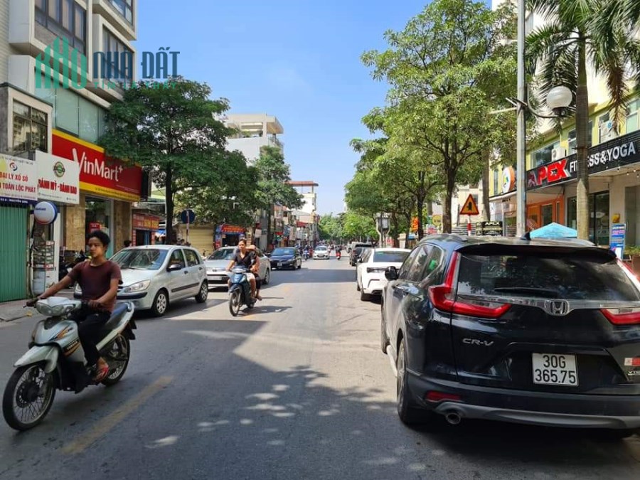 Bán nhanh mảnh đất phố Ngọc Lâm diện tích 65m, ô tô đỗ cửa giá 4.5 tỷ