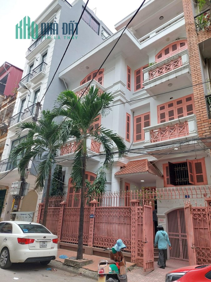 Bán gấp nhà phố Hoàng Ngân, 100m2 x 4T. MT 10m. 32.8 tỷ, 3 ô tô tránh, vỉa hè, kinh doanh.