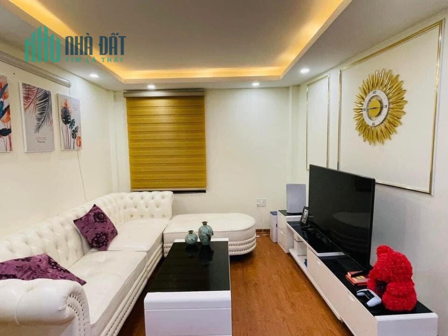 Nhà đẹp Thanh Xuân - Ô tô đỗ cổng - Nội thất sịn - Diện tích 40m2, 5 tầng.